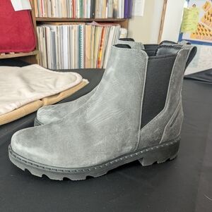 NWT Sorel Chelsea boots